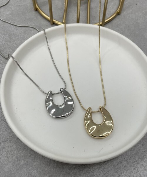 CAPRICIEUX LE'MAGE（カプリシューレマージュ）の「【GOLDY/ゴールディ】ボリュームUトップネックレス（リング・ゴールド/シルバー・F）」の2枚目の写真