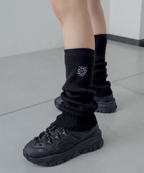 RASVOA（ラスボア）の「デイジー？レッグウォーマー（ソックス/靴下・レディース・オフホワイト/ブラック・F）」の2枚目の写真