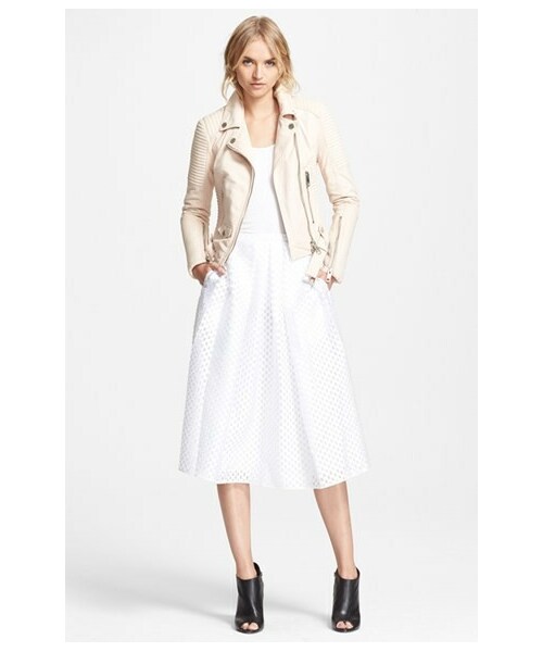 BURBERRY（バーバリー）の「Burberry London 'Whitfield' Crop Leather Biker Jacket（ライダースジャケット・レディース・Ice Pink・Regular 8/Regular 4/Regular 6/Regular 10/Regular 12）」の2枚目の写真