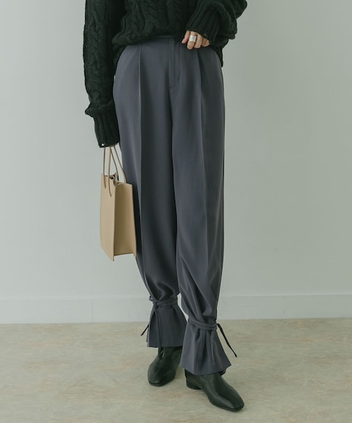 KBF+（ケービーエフプラス）の「KBF+ スソシボリパンツ∴（その他・レディース・L.BEIGE/DEEP PINK/CHARCOAL・36/38）」の2枚目の写真