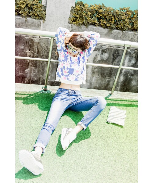 ORENDA(オレンダ)の「韓妞激瘦刷色破損修身牛仔褲(パンツ・レディース・淺藍/深藍・S/M/L)」の12枚目の写真