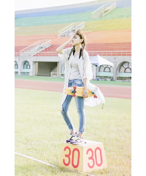 ORENDA(オレンダ)の「韓妞激瘦刷色破損修身牛仔褲(パンツ・レディース・淺藍/深藍・S/M/L)」の3枚目の写真