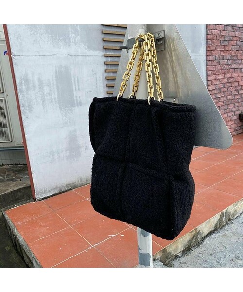 Baginning(バッグリング)の「柔らかい フェイクファー 大きい チェンショルダー トートバッグ(トートバッグ・レディース・イエロー/ブルー/ブラック/ブラウン/ホワイト・40CM*41CM*15CM)」の3枚目の写真