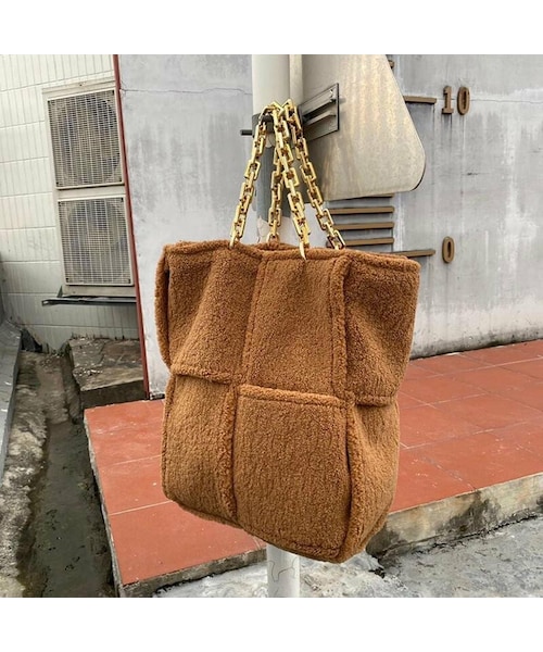 Baginning(バッグリング)の「柔らかい フェイクファー 大きい チェンショルダー トートバッグ(トートバッグ・レディース・イエロー/ブルー/ブラック/ブラウン/ホワイト・40CM*41CM*15CM)」の4枚目の写真