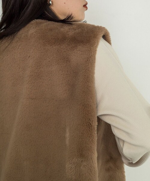 w closet（ダブルクローゼット）の「★先行予約★エコファーベスト【12月上旬入荷】（ジャケット/アウター・レディース・モカ・FREE）」の5枚目の写真