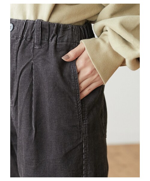 Green　Parks（グリーンパークス）の「コーデュロイイージーパンツ（パンツ・ライトグレー/チャコールグレー/サックスブルー/エクリュ・F）」の7枚目の写真