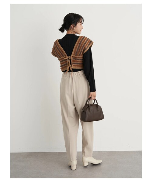 earth music&ecology(アースミュージックアンドエコロジー)の「ハイウエストタックストレートパンツ(パンツ・チャコールグレー/ピンク/ライトベージュ/ミント・S/M)」の20枚目の写真