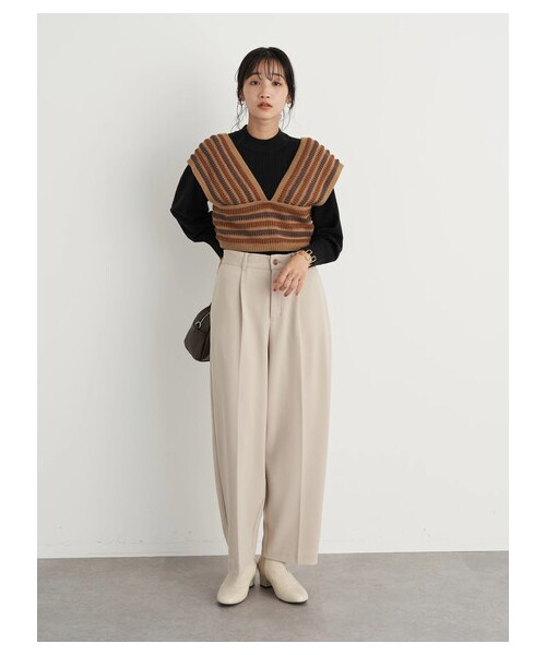 earth music&ecology(アースミュージックアンドエコロジー)の「ハイウエストタックストレートパンツ(パンツ・チャコールグレー/ピンク/ライトベージュ/ミント・S/M)」の18枚目の写真