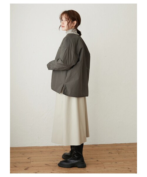 Green Parks(グリーンパークス)の「ノーカラー薄綿シャツブルゾン(ジャケット/アウター・チャコールグレー/ブラック/ライトベージュ・F)」の5枚目の写真