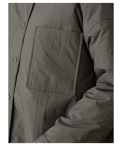 Green Parks(グリーンパークス)の「ノーカラー薄綿シャツブルゾン(ジャケット/アウター・チャコールグレー/ブラック/ライトベージュ・F)」の8枚目の写真