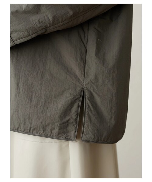 Green Parks(グリーンパークス)の「ノーカラー薄綿シャツブルゾン(ジャケット/アウター・チャコールグレー/ブラック/ライトベージュ・F)」の10枚目の写真