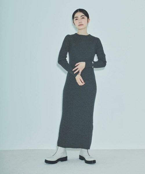 ENsMOL.（エンスモール）の「バックヘンリーニットロングワンピース（ワンピース/ドレス・レディース・サックス/ベージュ/チャコールグレー・FREE）」の3枚目の写真