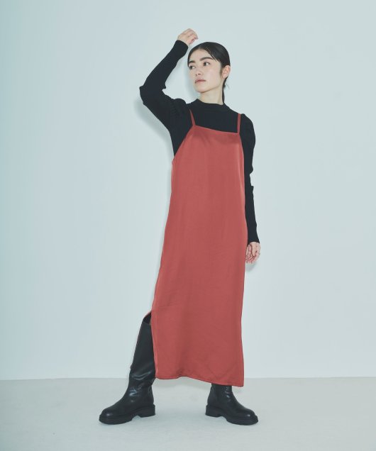 ENsMOL.（エンスモール）の「サテンキャミワンピース（ワンピース/ドレス・レディース・黒/テラコッタ・S/XS）」の3枚目の写真