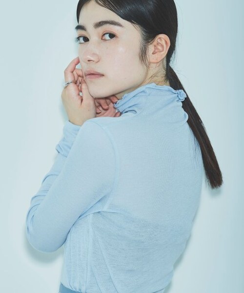 ENsMOL.（エンスモール）の「シアーハイネックプルオーバー（トップス・レディース・黒/サックス/オフ白・FREE）」の2枚目の写真