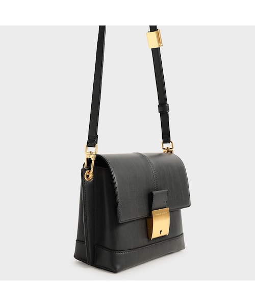 CHARLES & KEITH(チャールズ & キース)の「【2021 WINTER 新作】メタリック プッシュロッククロスボディバッグ / Metallic Push-Lock Crossbody Bag (Black)(その他・レディース・Black・M/FREE)」の2枚目の写真