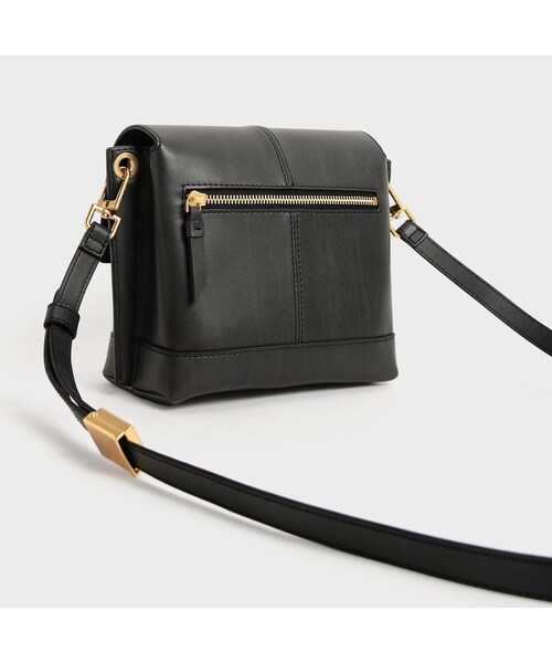 CHARLES & KEITH(チャールズ & キース)の「【2021 WINTER 新作】メタリック プッシュロッククロスボディバッグ / Metallic Push-Lock Crossbody Bag (Black)(その他・レディース・Black・M/FREE)」の3枚目の写真
