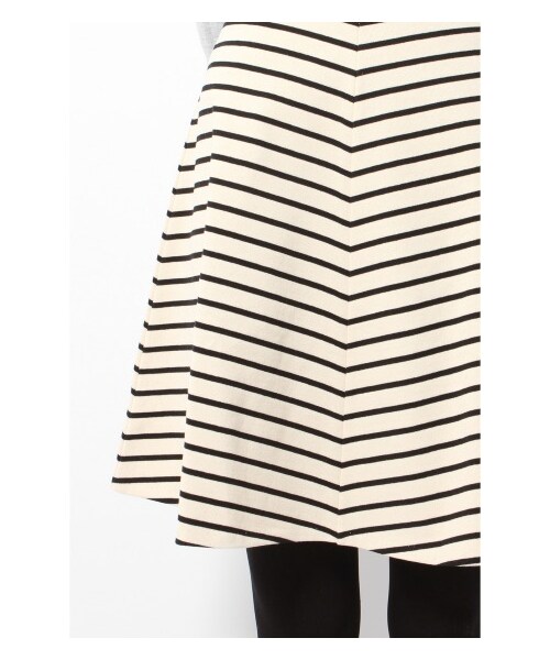 JOURNAL STANDARD relume（ジャーナルスタンダード　レリューム）の「ハードアッシュクウラケフレアースカート（ミニスカート・レディース・ブラック/ブラック A/ナチュラル・S/M）」の9枚目の写真