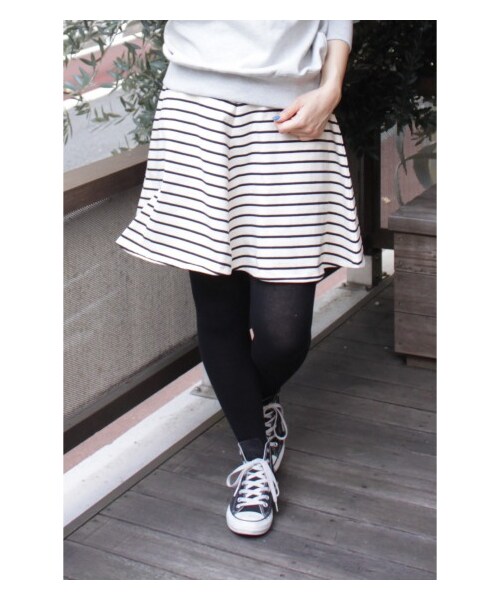 JOURNAL STANDARD relume（ジャーナルスタンダード　レリューム）の「ハードアッシュクウラケフレアースカート（ミニスカート・レディース・ブラック/ブラック A/ナチュラル・S/M）」の2枚目の写真