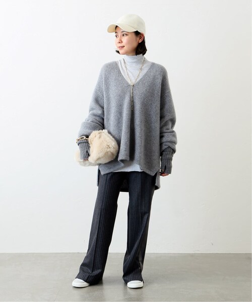 AP STUDIO(エーピーストゥディオ)の「《予約》 Four time cashmere Vネックセーター(トップス・グレー/(006)/フリー/在庫あり)」の11枚目の写真