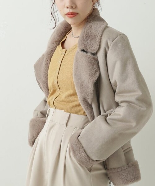 RAY CASSIN(レイカズン)の「ムートンライダースジャケット(ジャケット/アウター・レディース・ブラウン/生成/グレージュ・FREE)」の3枚目の写真