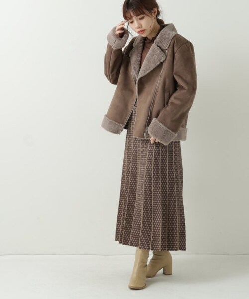 RAY CASSIN(レイカズン)の「ムートンライダースジャケット(ジャケット/アウター・レディース・ブラウン/生成/グレージュ・FREE)」の5枚目の写真