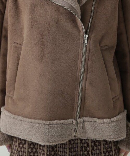 RAY CASSIN(レイカズン)の「ムートンライダースジャケット(ジャケット/アウター・レディース・ブラウン/生成/グレージュ・FREE)」の11枚目の写真