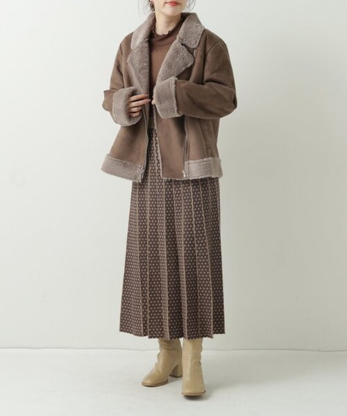 RAY CASSIN(レイカズン)の「ムートンライダースジャケット(ジャケット/アウター・レディース・ブラウン/生成/グレージュ・FREE)」の4枚目の写真