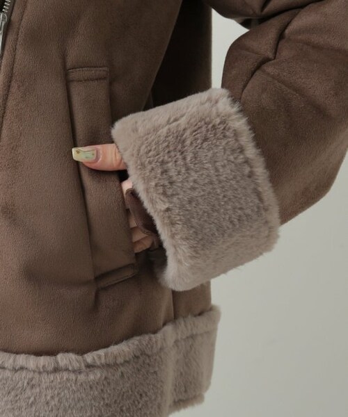 RAY CASSIN(レイカズン)の「ムートンライダースジャケット(ジャケット/アウター・レディース・ブラウン/生成/グレージュ・FREE)」の12枚目の写真