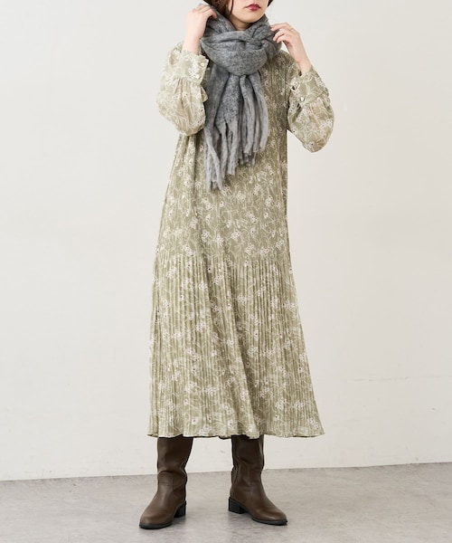 natural couture(ナチュラルクチュール)の「【WEB限定】ベルト付消しプリーツAラインワンピース(ワンピース・レディース・ベージュ/グリーン/ブラック・FREE)」の1枚目の写真