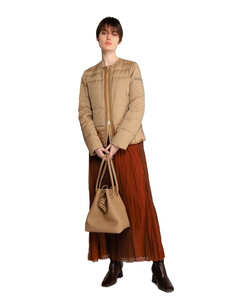 VASIC（ヴァジック）の「BOND LEATHER（バッグ・レディース・BEIGE/27/BLACK/01/オレンジ系/70/O.WHITE/11/MINT/38/MOCHA/21・F）」の13枚目の写真