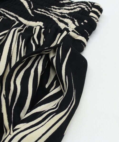 RNA-N（アールエヌエーエヌ）の「R3914 ラインドローイングプリントパンツ（パンツ・レディース・ブラック/ベージュ/ベージュ/パープル/ブラウン/ライトブルー）」の12枚目の写真