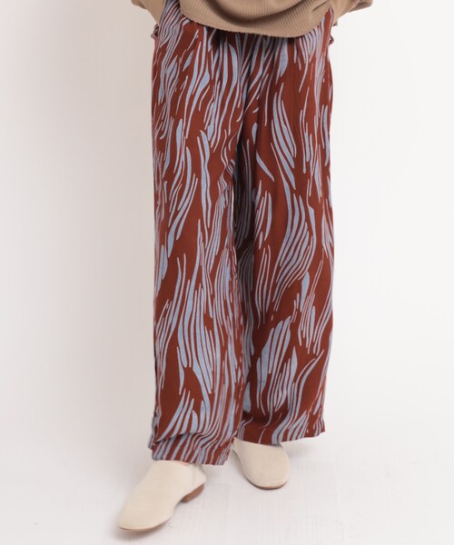 RNA-N（アールエヌエーエヌ）の「R3914 ラインドローイングプリントパンツ（パンツ・レディース・ブラック/ベージュ/ベージュ/パープル/ブラウン/ライトブルー）」の22枚目の写真