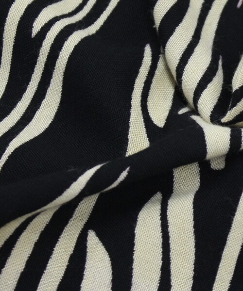 RNA-N（アールエヌエーエヌ）の「R3914 ラインドローイングプリントパンツ（パンツ・レディース・ブラック/ベージュ/ベージュ/パープル/ブラウン/ライトブルー）」の15枚目の写真