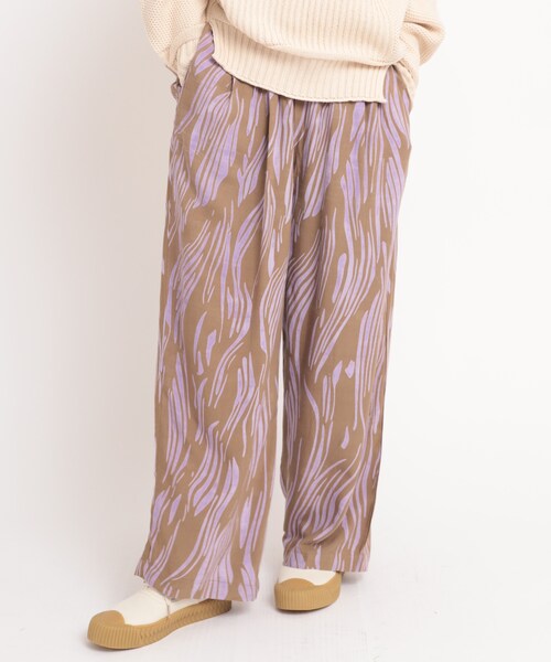 RNA-N（アールエヌエーエヌ）の「R3914 ラインドローイングプリントパンツ（パンツ・レディース・ブラック/ベージュ/ベージュ/パープル/ブラウン/ライトブルー）」の16枚目の写真