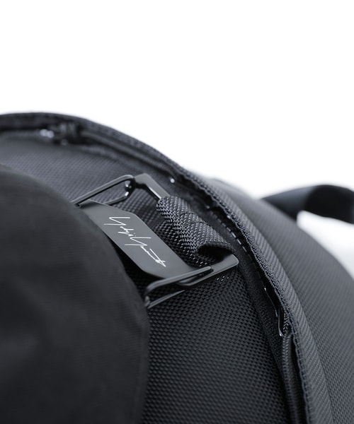 Yohji Yamamoto（ヨウジヤマモト）の「Yohji Yamamoto × New Era DAY PACK YY LPATCH EYE BLK（バッグ・メンズ・BLACK/01・03）」の7枚目の写真
