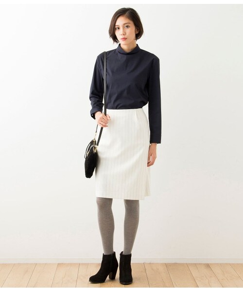 ADAM ET ROPE'(アダムエロペ)の「ハイネック ブラウス(トップス・レディース・ホワイト/ネイビー・38)」の11枚目の写真