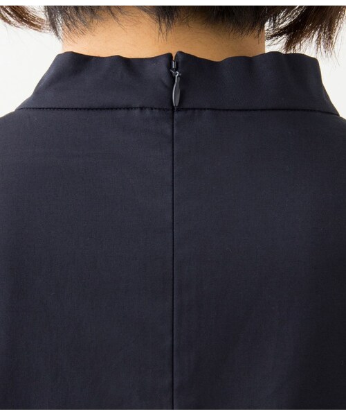 ADAM ET ROPE'(アダムエロペ)の「ハイネック ブラウス(トップス・レディース・ホワイト/ネイビー・38)」の10枚目の写真