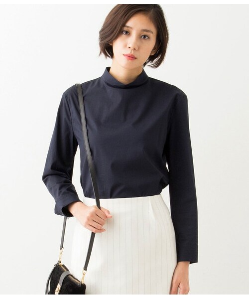 ADAM ET ROPE'(アダムエロペ)の「ハイネック ブラウス(トップス・レディース・ホワイト/ネイビー・38)」の3枚目の写真