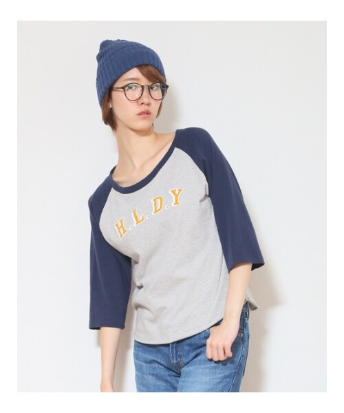 HOLIDAY(ホリデイ)の「《予約商品》H.L.D.Y RAGLAN(トップス・レディース・WHITE/WHITE×BLACK/GRAY×NAVY・ONE SIZE)」の3枚目の写真