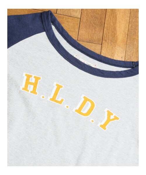 HOLIDAY(ホリデイ)の「《予約商品》H.L.D.Y RAGLAN(トップス・レディース・WHITE/WHITE×BLACK/GRAY×NAVY・ONE SIZE)」の7枚目の写真