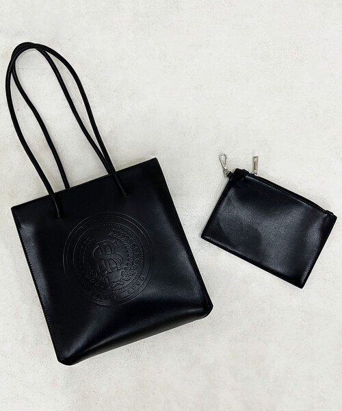 RASVOA(ラスボア)の「エンボスロゴトート(トートバッグ・レディース・ブラック・F)」の1枚目の写真