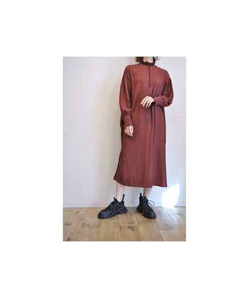 RehersalL（リハーズオール）の「ビジューボリュームスリーブワンピース（ワンピース・レディース・ベージュ/ブルー/ブラウン・one）」の2枚目の写真