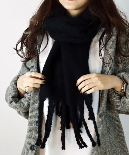 3coins（3coins）の「【小物使いで冬を楽しむ】ボリュームフリンジマフラー（マフラー・レディース・ブラック/その他/ブラウン・0）」の2枚目の写真