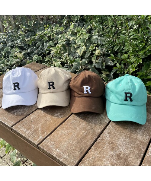 copine(コピン)の「R英字ロゴキャップ(4color)(キャップ・レディース・ホワイト/ベージュ/ブラウン/エメラルドグリーン・ワンサイズ)」の2枚目の写真