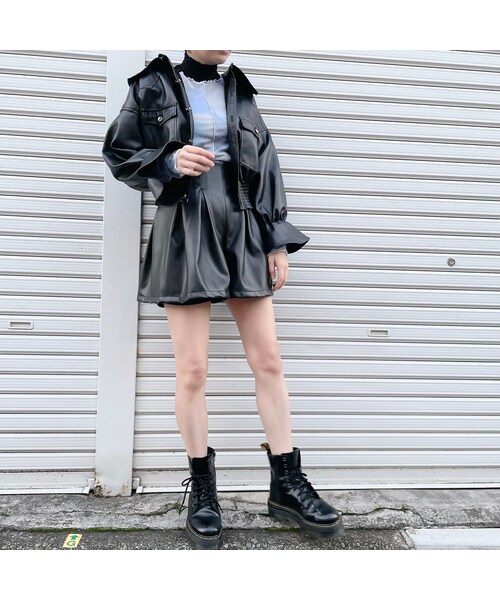 lilLilly(リルリリー)の「フレアレザーショートパンツ(パンツ・レディース・WHITE/BLACK)」の15枚目の写真