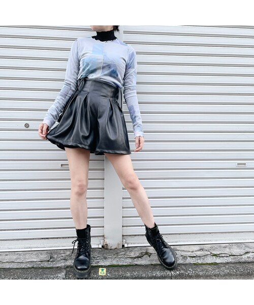 lilLilly(リルリリー)の「フレアレザーショートパンツ(パンツ・レディース・WHITE/BLACK)」の12枚目の写真