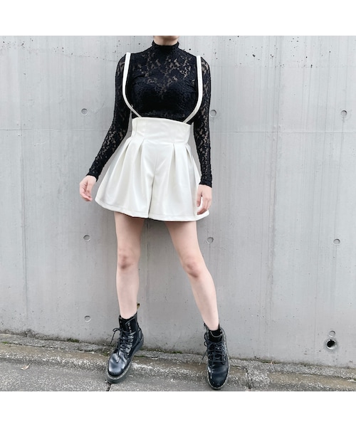 lilLilly(リルリリー)の「フレアレザーショートパンツ(パンツ・レディース・WHITE/BLACK)」の9枚目の写真