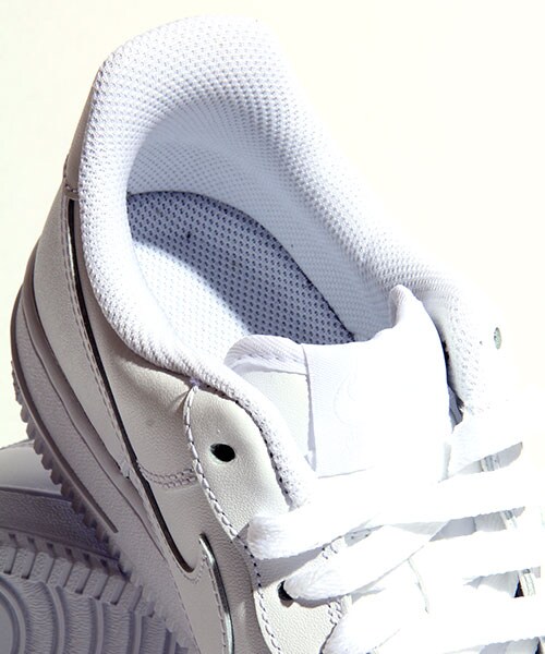 NIKE（ナイキ）の「ナイキエアフォース1 07（シューズ・メンズ・ホワイト・24.0/24.5）」の5枚目の写真