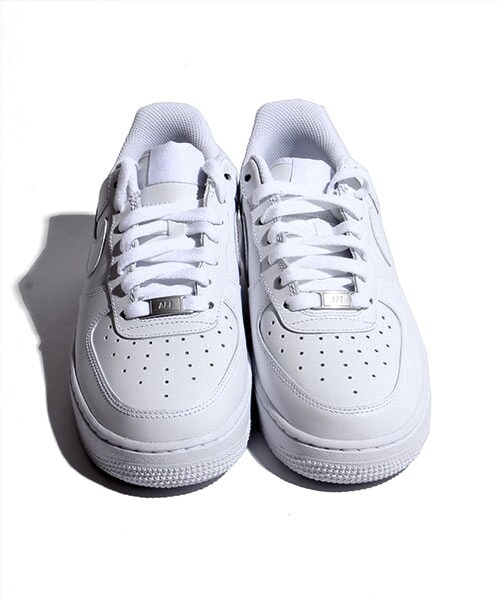 NIKE（ナイキ）の「ナイキエアフォース1 07（シューズ・メンズ・ホワイト・24.0/24.5）」の2枚目の写真