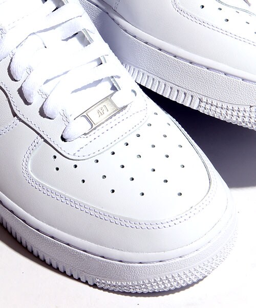 NIKE（ナイキ）の「ナイキエアフォース1 07（シューズ・メンズ・ホワイト・24.0/24.5）」の3枚目の写真